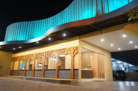 Front of property - evening/night