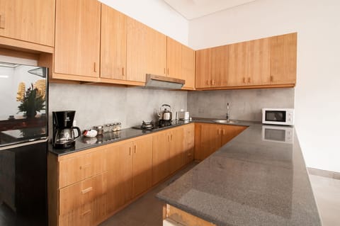 Villa, 5 Bedrooms | Private kitchenette | Electric kettle