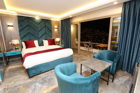 Deluxe Double Room | Pillowtop beds, minibar, in-room safe, desk