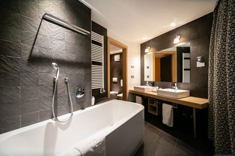 Executive Double Room | Jetted tub