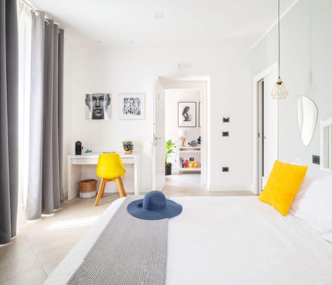 Deluxe Double Room | Minibar, in-room safe, individually decorated, individually furnished