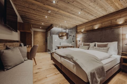 Design Double Room | In-room safe, free WiFi, bed sheets