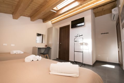 Basic Triple Room, 1 Bedroom | In-room safe, individually decorated, individually furnished, desk