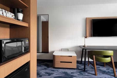 Premium bedding, desk, iron/ironing board, free cribs/infant beds