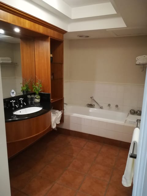 Luxury Room, 1 King Bed, Accessible, Mountain View (Country Inn) | Bathroom | Free toiletries, hair dryer, towels