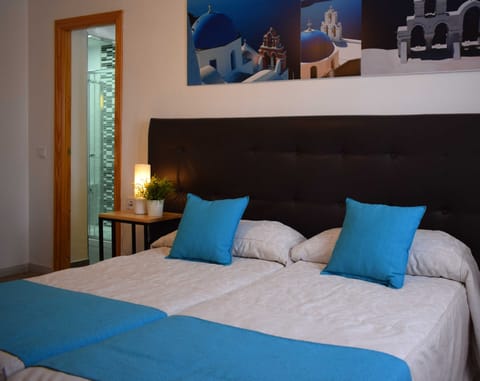 Twin Room, 2 Twin Beds | Down comforters, desk, WiFi (free)