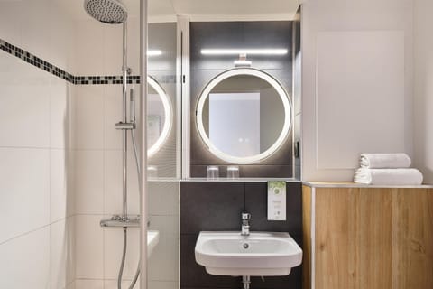 Superior Room, 1 Double Bed | Bathroom shower