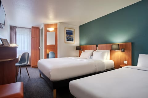 Standard Room, Multiple Beds | Premium bedding, desk, soundproofing, iron/ironing board