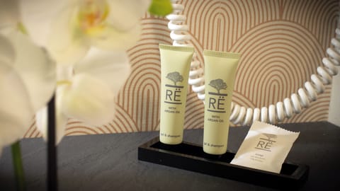 Classic Twin Room | Bathroom | Bathtub, hair dryer, towels, soap