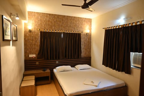 Standard Room | Free rollaway beds, free WiFi, bed sheets