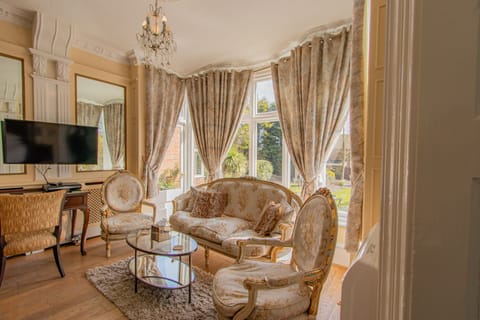 Junior Suite, Ensuite | Desk, free WiFi, bed sheets