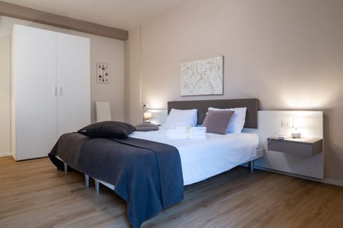 Comfort Double Room | Desk, blackout drapes, free WiFi, bed sheets