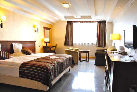 Premium bedding, Select Comfort beds, in-room safe