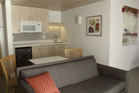Studio Suite | Private kitchen | Fridge, microwave, stovetop, coffee/tea maker
