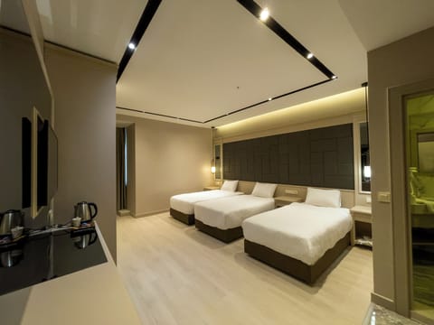 Deluxe Triple Room | Premium bedding, Select Comfort beds, minibar, in-room safe