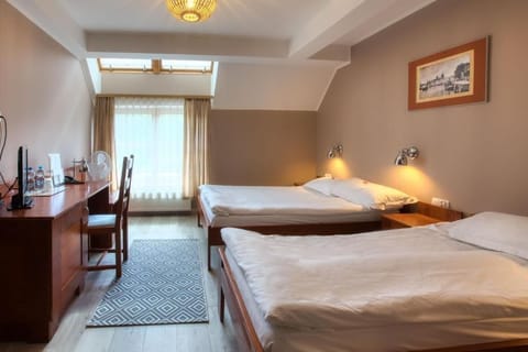 Classic Triple Room | Desk, laptop workspace, free WiFi