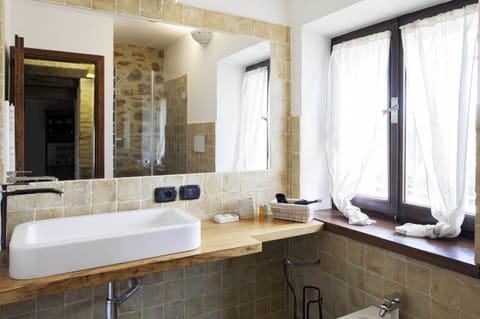 Deluxe Apartment, 2 Bedrooms | Bathroom | Shower, free toiletries, hair dryer, bathrobes