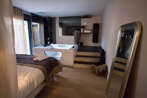 Romantic Double Room (Urban Loft) | Premium bedding, individually decorated, individually furnished
