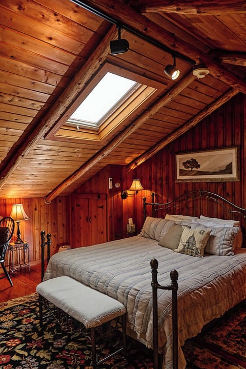 Balcony Suite | Premium bedding, individually decorated, individually furnished, desk