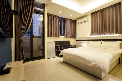 Double Room, Non Smoking | Room amenity