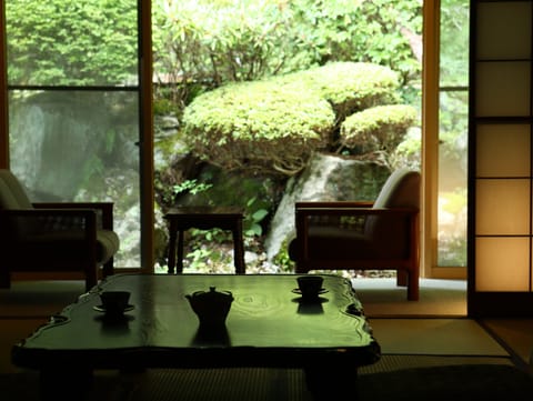 [Annex Building] Special Japanese Style Room with Hot Spring Bath for 5 Guests, Non Smoking | In-room safe, individually decorated, individually furnished