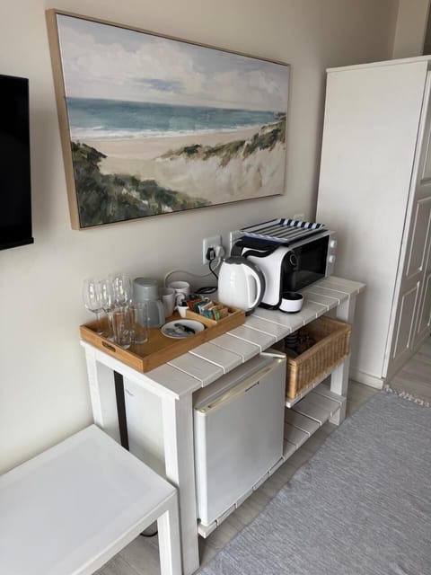 Deluxe Room | In-room dining