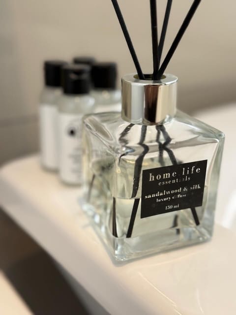 Deluxe Room | Bathroom | Free toiletries, hair dryer, towels, soap