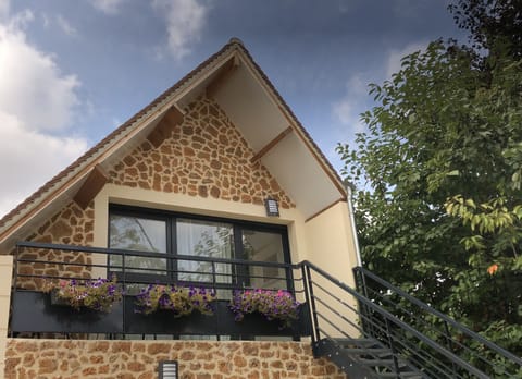 Deluxe Double Room, Balcony | Blackout drapes, soundproofing, free cribs/infant beds, rollaway beds