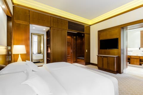 Deluxe Room | Premium bedding, free minibar, in-room safe, individually decorated