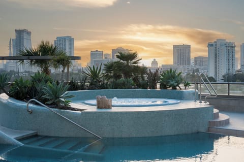 Outdoor spa tub
