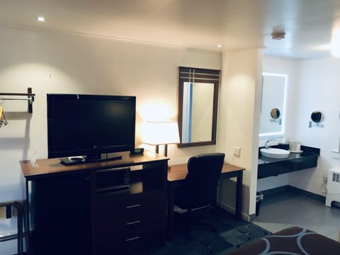 Standard Room, Accessible | Desk, iron/ironing board, free WiFi, bed sheets