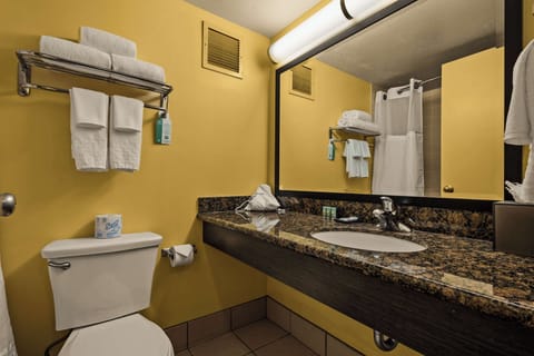 Combined shower/tub, designer toiletries, hair dryer, towels