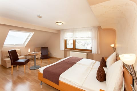 Comfort Double Room, 1 King Bed, Non Smoking, City View | Hypo-allergenic bedding, desk, blackout drapes, free WiFi