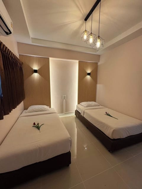 Standard Twin Room with Air Conditioning | Blackout drapes, soundproofing, iron/ironing board, rollaway beds