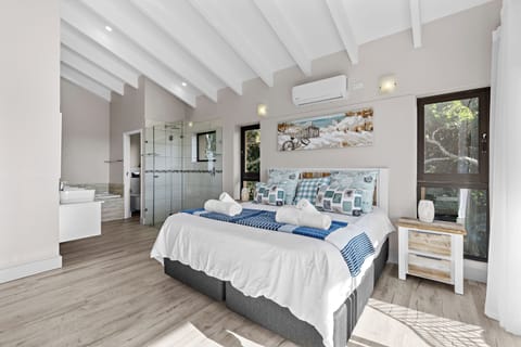 Luxury Villa | 4 bedrooms, in-room safe, iron/ironing board, cribs/infant beds