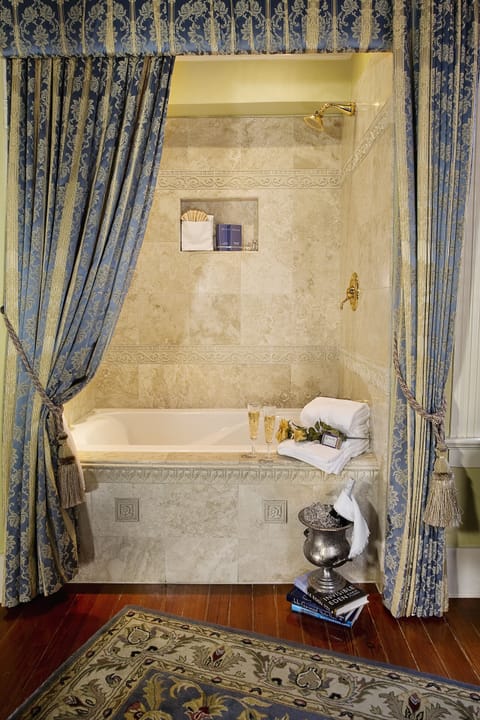 Premium Room, 1 Queen Bed, Jetted Tub | Deep soaking bathtub