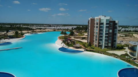 7 outdoor pools