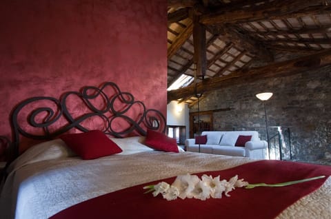 Suite | Egyptian cotton sheets, premium bedding, desk, laptop workspace