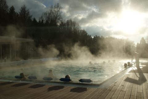 Indoor/outdoor pool
