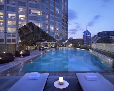 Outdoor pool, sun loungers