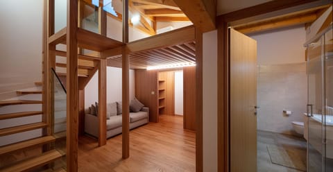 Family Room | Desk, blackout drapes, soundproofing, free cribs/infant beds