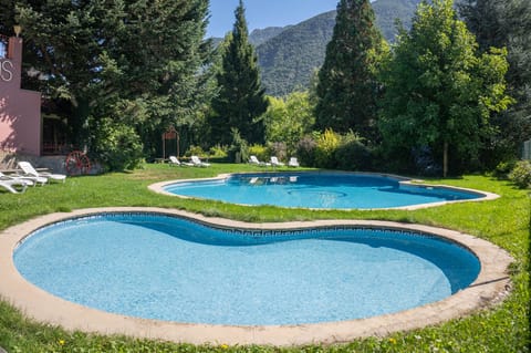2 outdoor pools, sun loungers