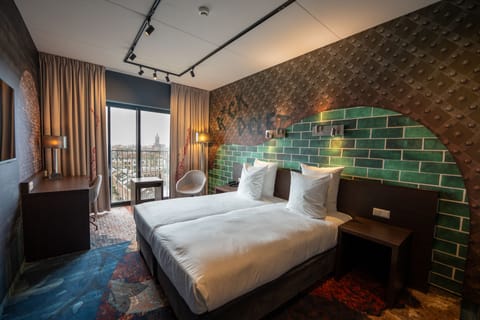 Comfort Room | In-room safe, desk, soundproofing, iron/ironing board