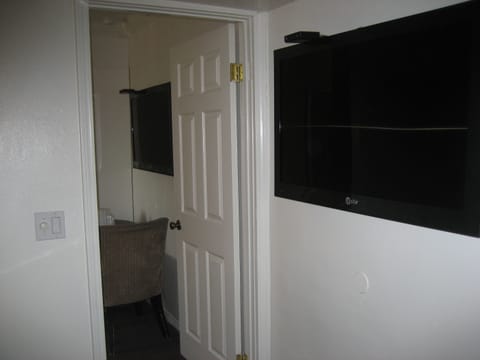 Standard Double Room | Free WiFi, bed sheets
