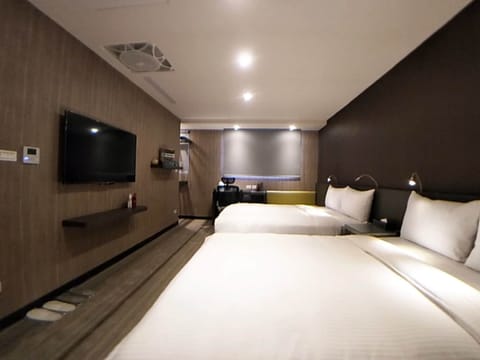 Quadruple Room | Premium bedding, down comforters, desk, laptop workspace