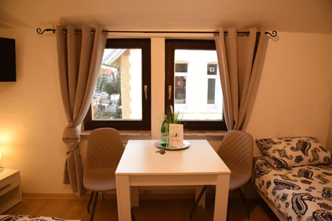Triple Room (Grimm) | Desk, free WiFi, bed sheets