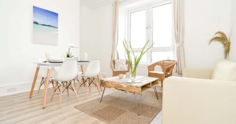 Business Apartment, 2 Bedrooms, Non Smoking | Living room | Flat-screen TV