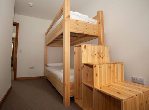 Blackout drapes, free WiFi, bed sheets