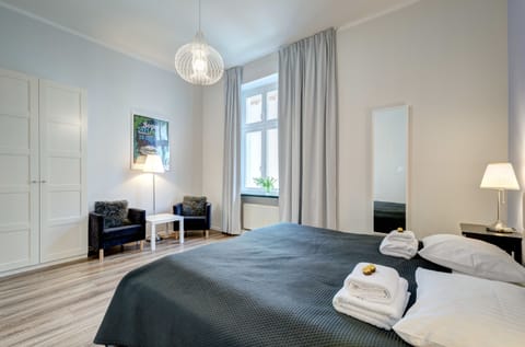 Deluxe Apartment (10 occupants ) | 3 bedrooms, premium bedding, individually decorated