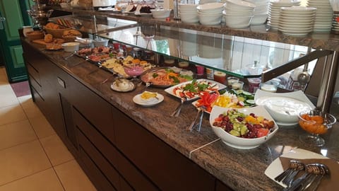Daily buffet breakfast for a fee